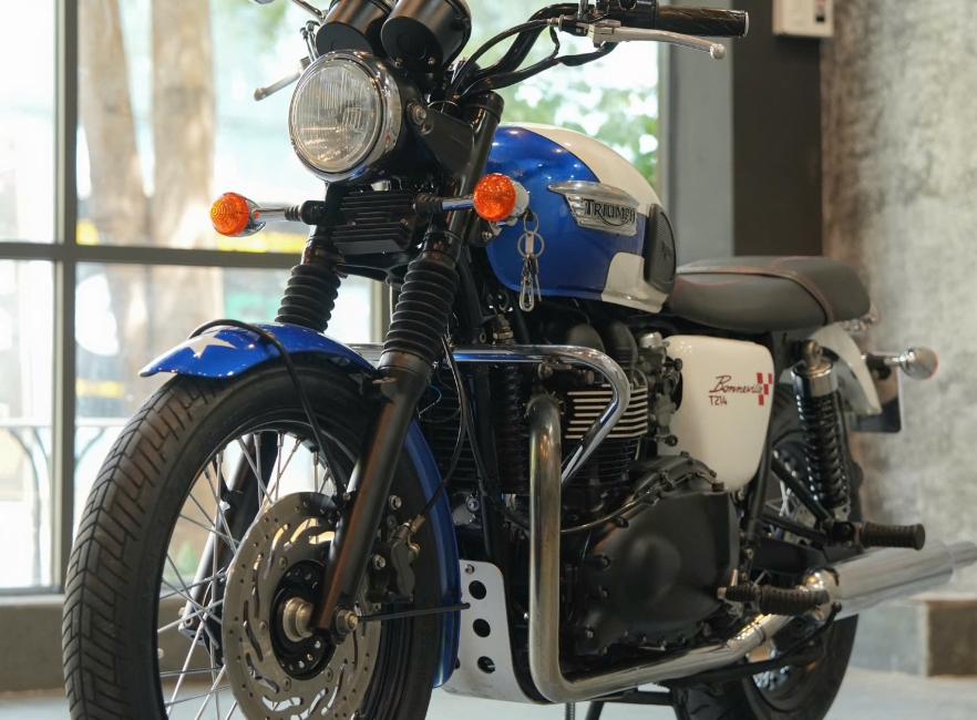 TRIUMPH BONNEVILLE T214 – SỐ 650/1.000