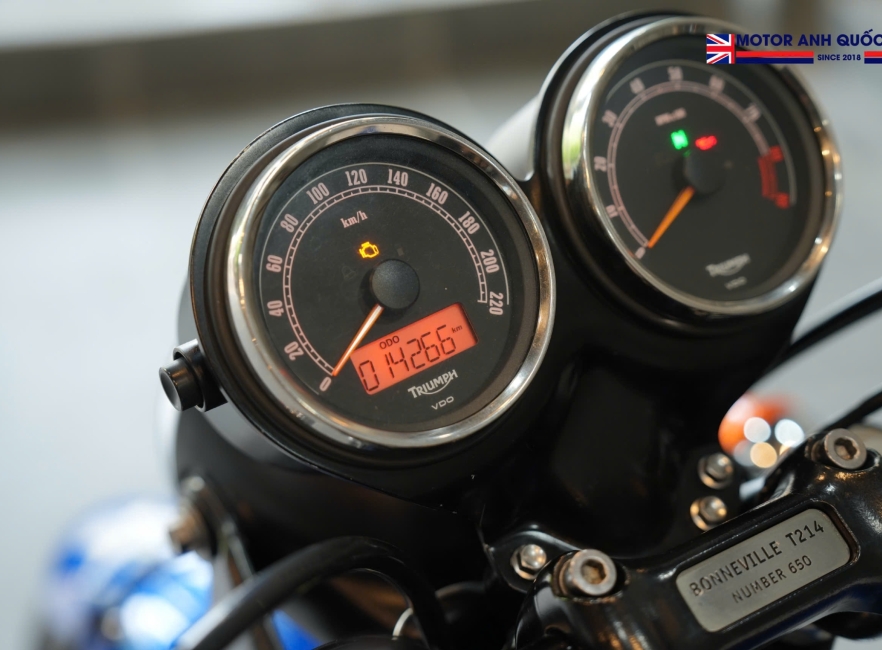 TRIUMPH BONNEVILLE T214 – SỐ 650/1.000