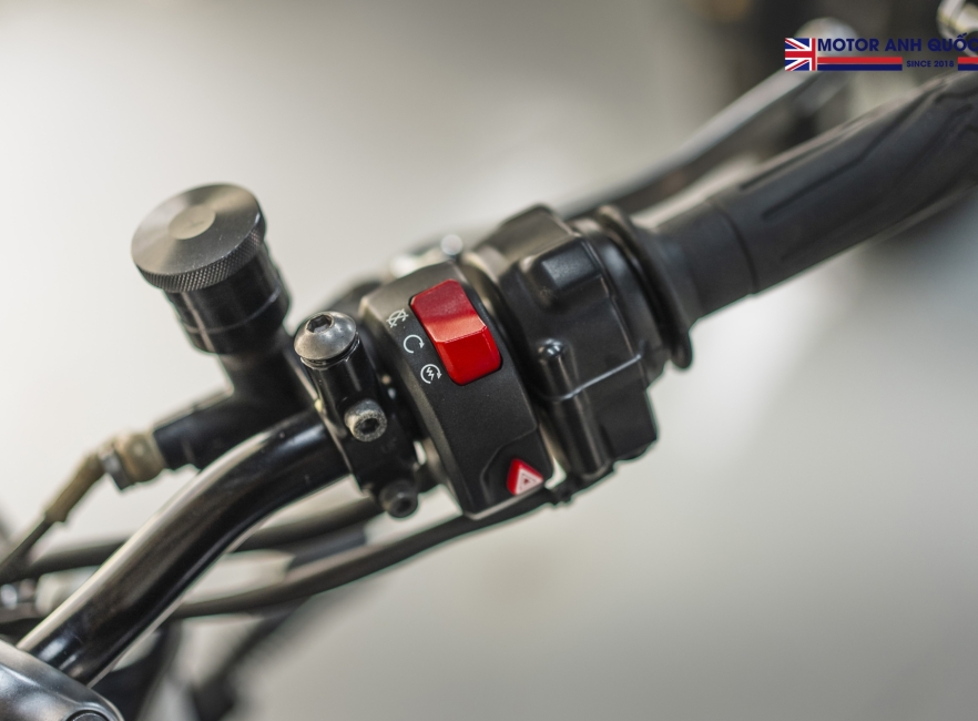 Triumph Street Twin 2019 màu Xanh đen
