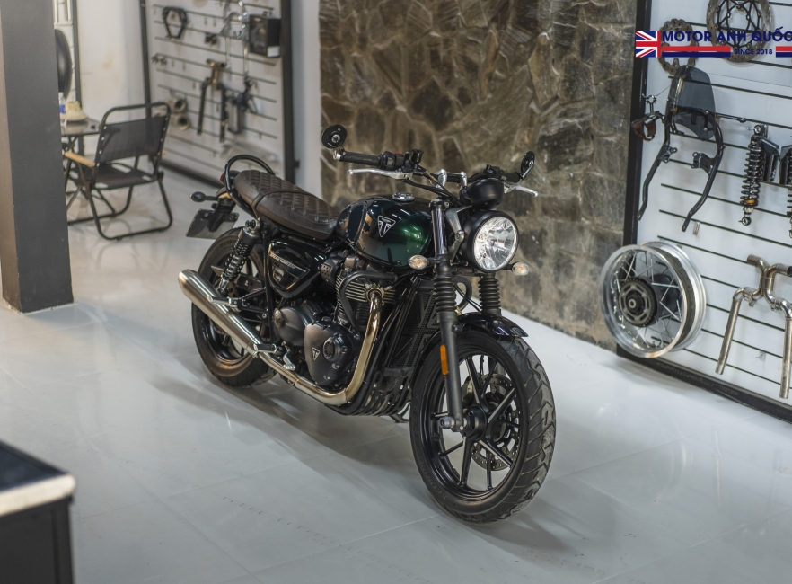 Triumph Street Twin 2019 màu Xanh đen