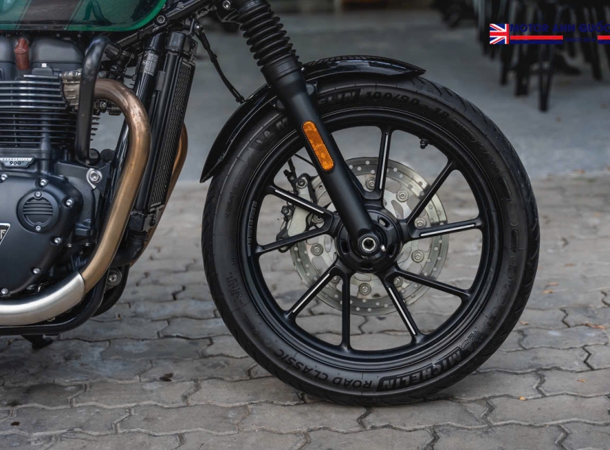 Triumph Speed Twin 900 - 8/2023
