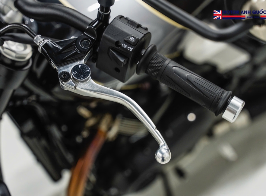 SPEED TWIN 900 2025 – XE LƯỚT ĐẦU TIÊN TẠI SÀI GÒN