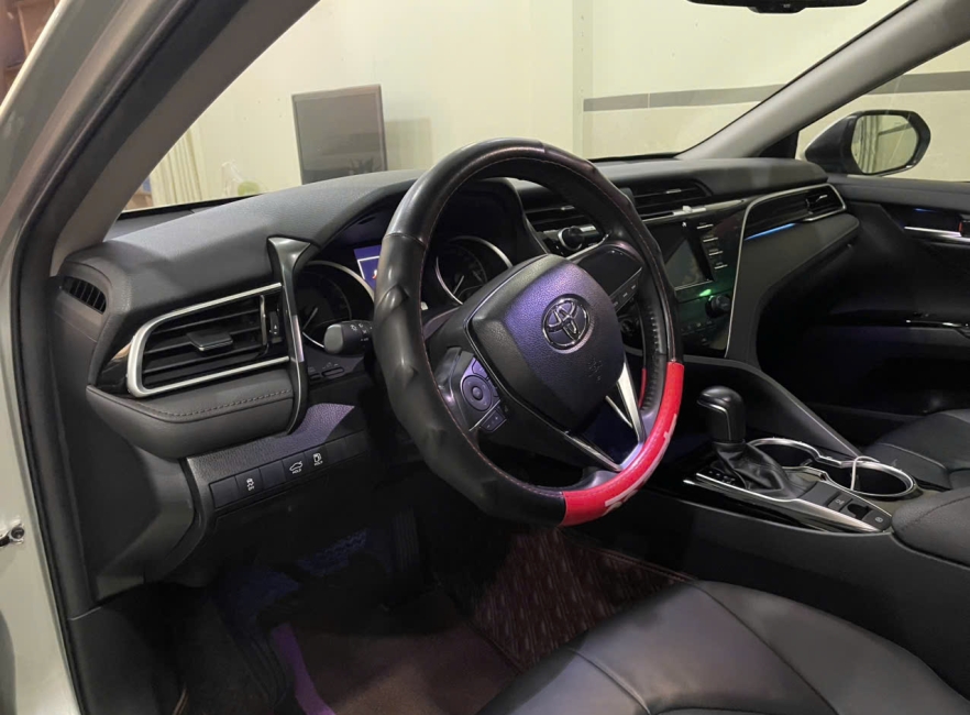 Toyota Camry 2.0 sản xuất 2019