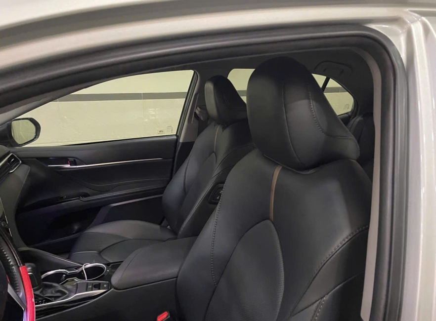 Toyota Camry 2.0 sản xuất 2019