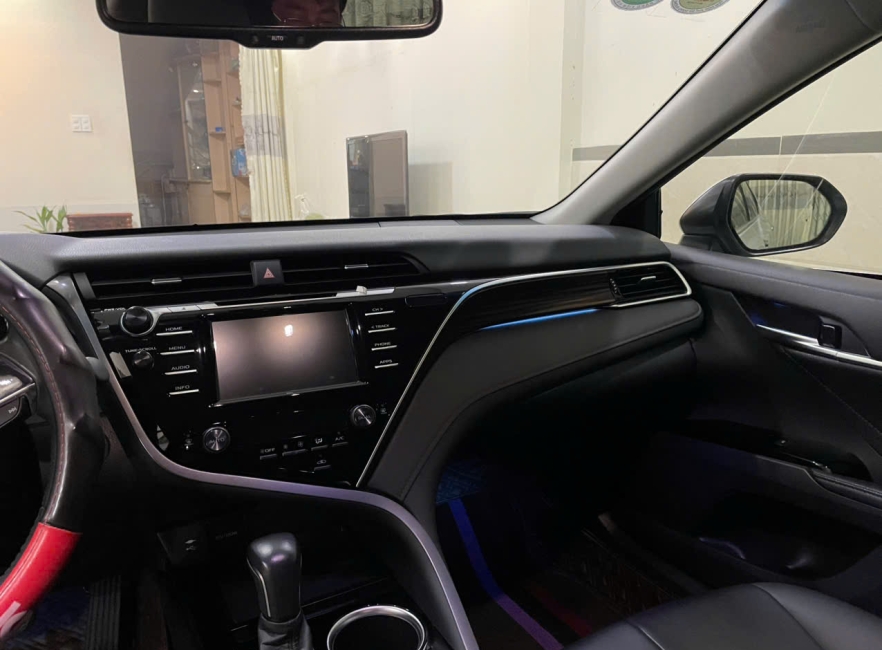 Toyota Camry 2.0 sản xuất 2019