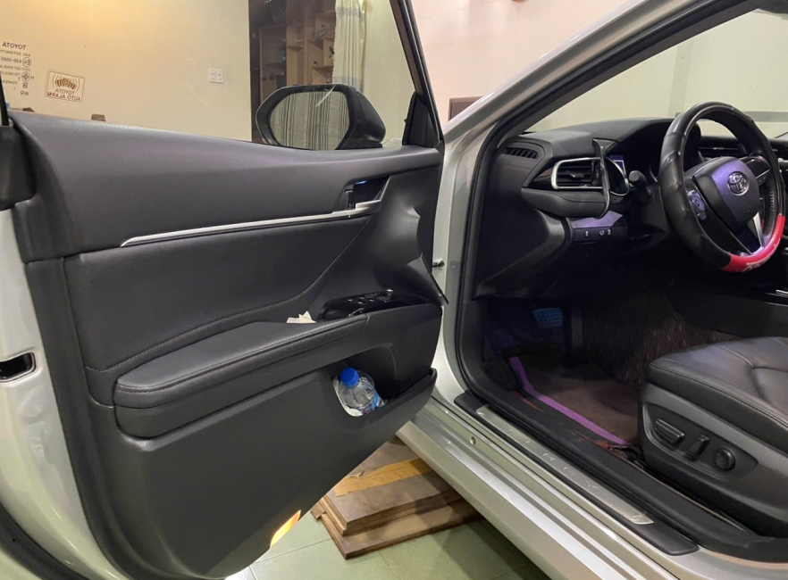 Toyota Camry 2.0 sản xuất 2019