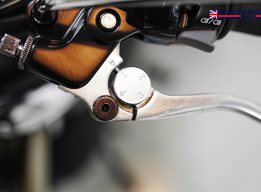 TRIUMPH BONNEVILLE  T100 – ĐẸP NHƯ XE MỚI